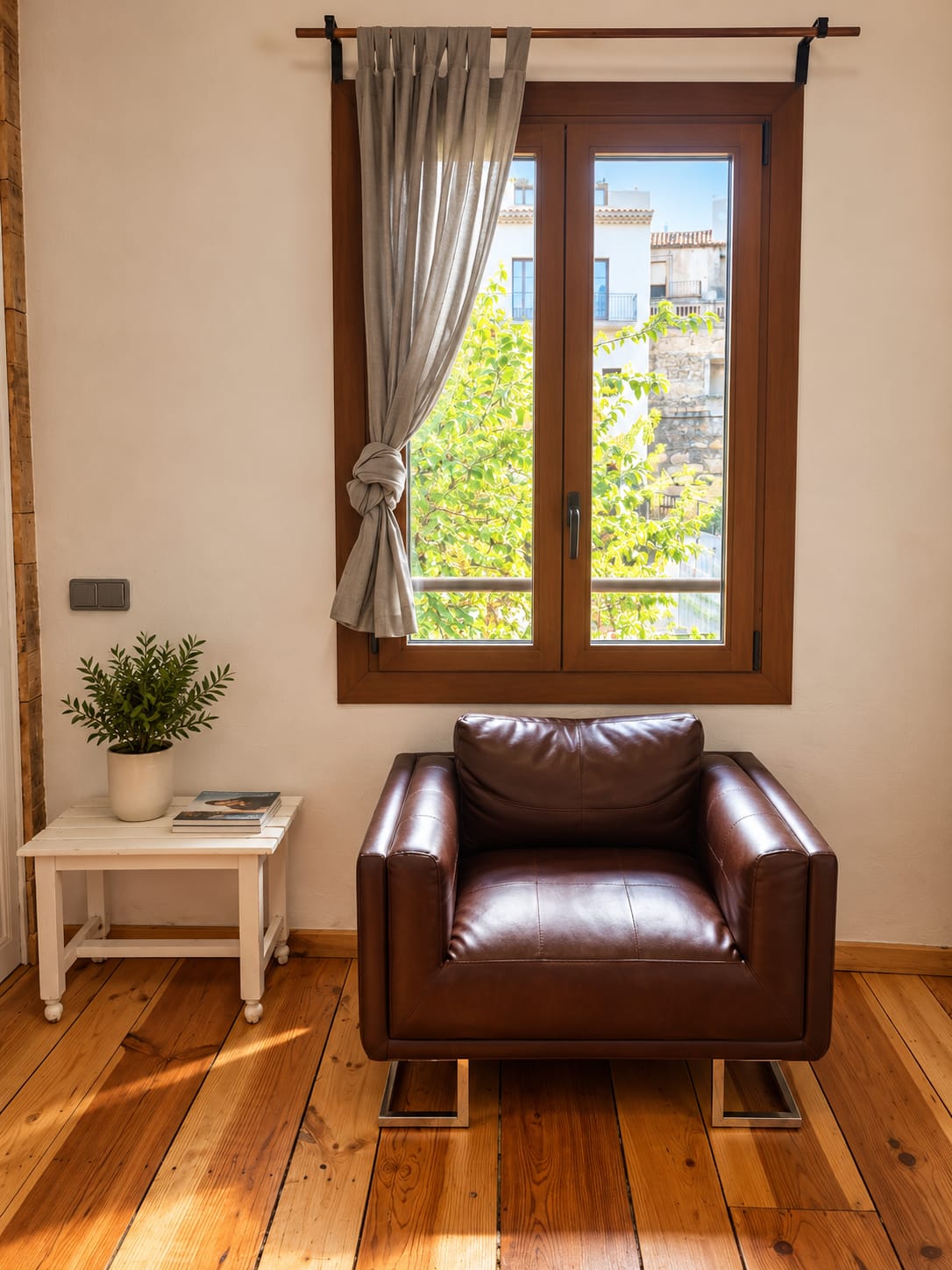 Racó de descans amb llum natural al Penthouse